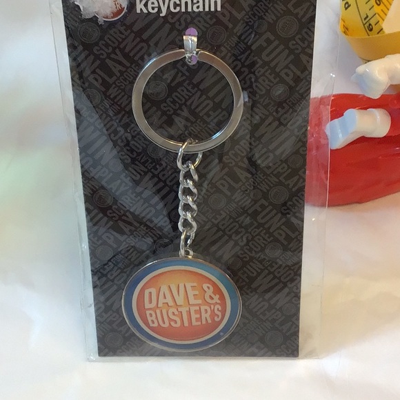 🎁5 for $10 Sale🎁Dave and Busters keychain, new - Picture 3 of 3